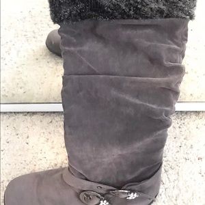 Grey suede mid-calf boots with fur trim